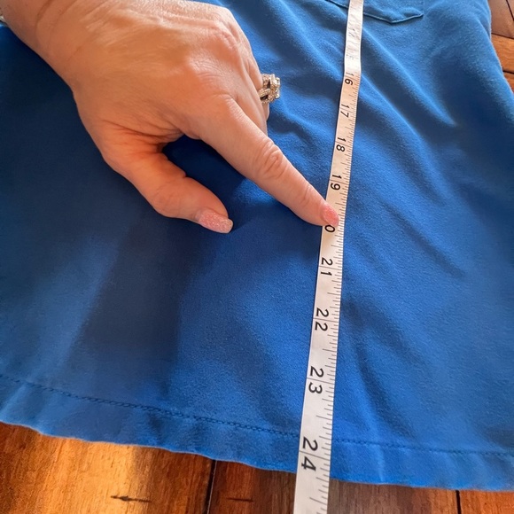 2pc bundle of FIGS Scrub Tops - Picture 16 of 16